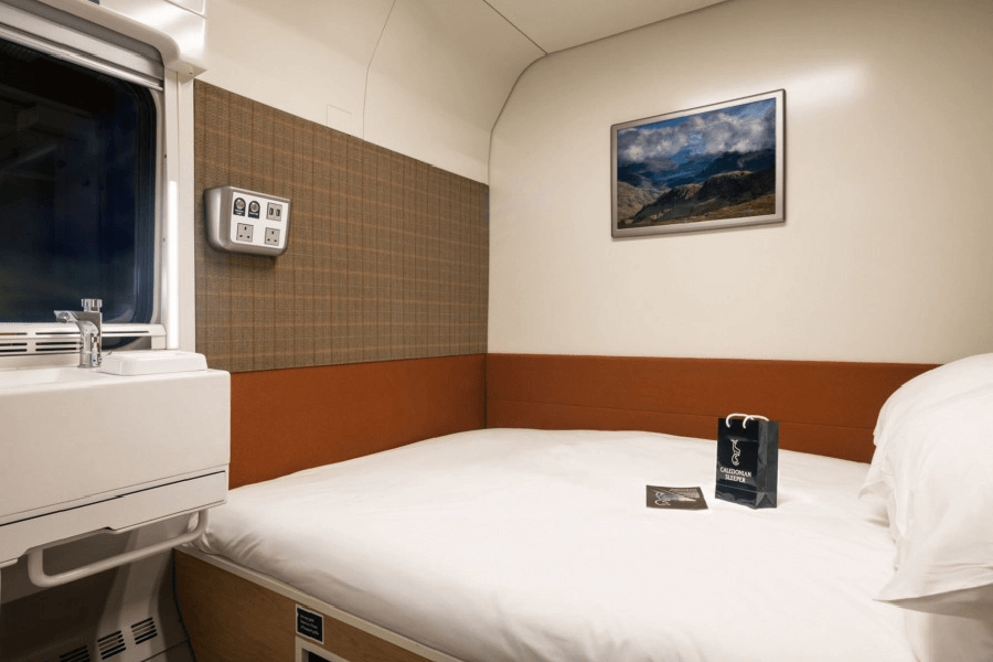 A sleeper cabin on the Caledonian © Charlie Fraser-Hopewell